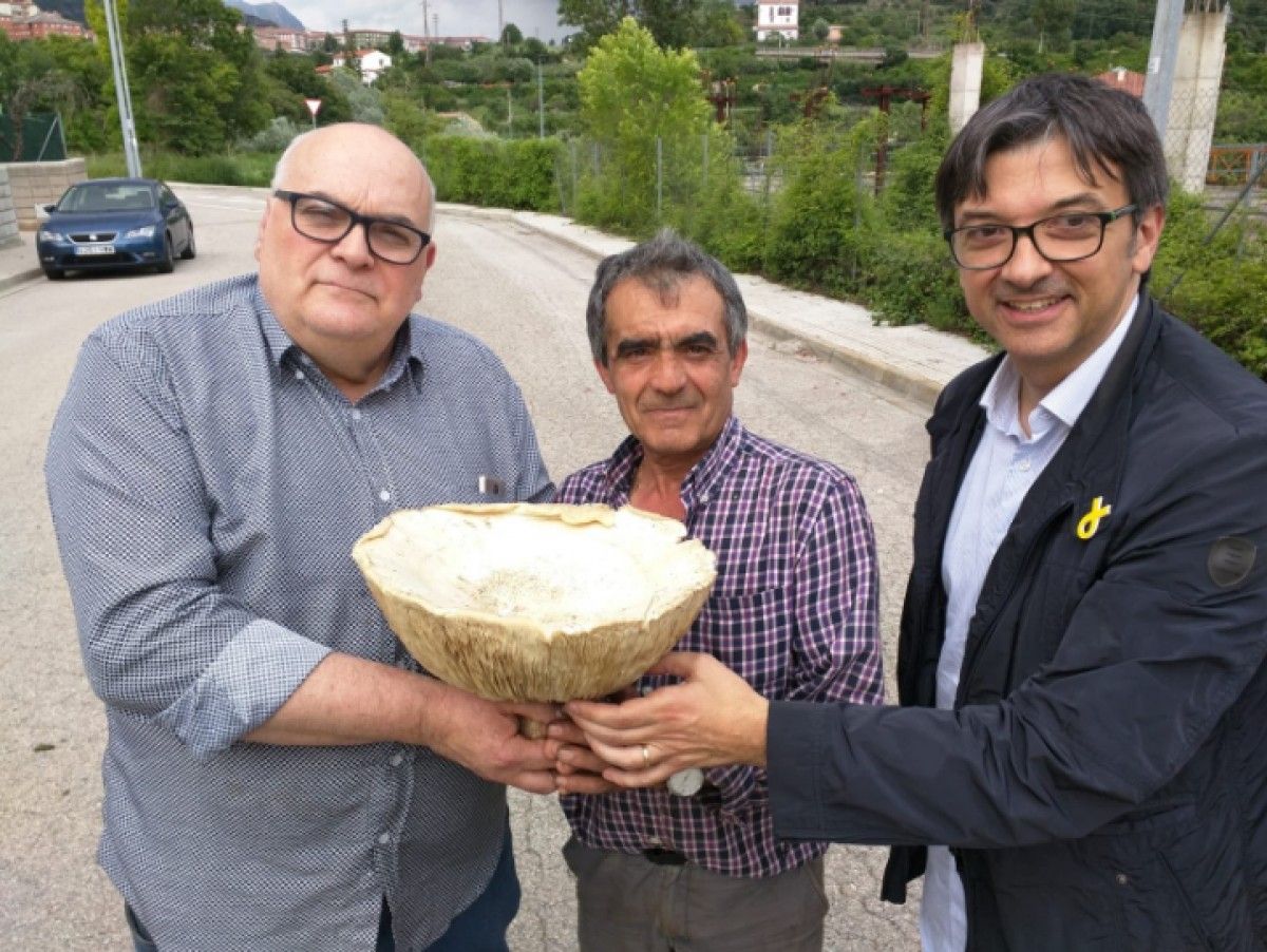 Jordi Travé, José Antonio Ruiz i Ramon Minoves amb el bolet. 
