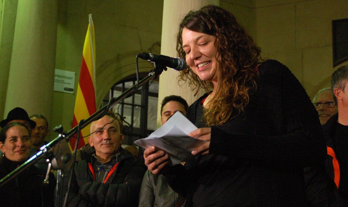 L'alcaldessa de Berga, Montse Venturós, durant una concentració de suport.