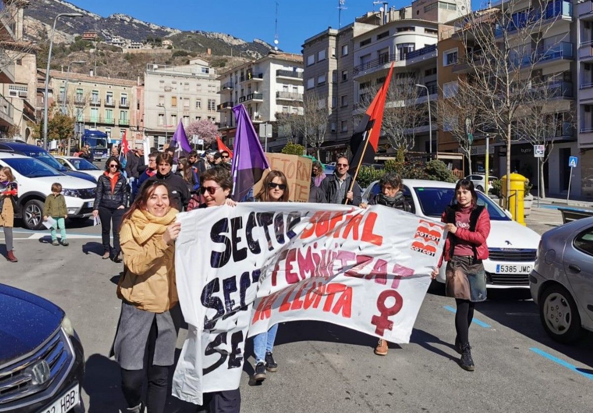 Manifestació feminista pels carrers de Berga.