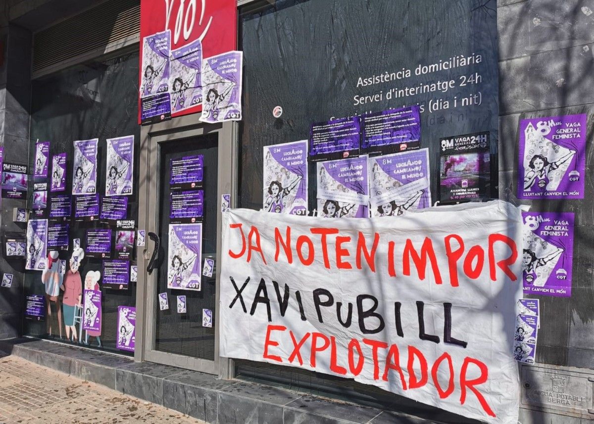 La façana de Monserveis a Berga arran de la manifestació del 8-M (arxiu).