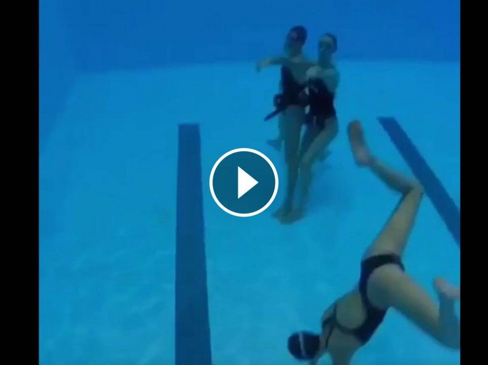 L'equip de natació sincronitzada ha fet el mannequin challenge més espectacular