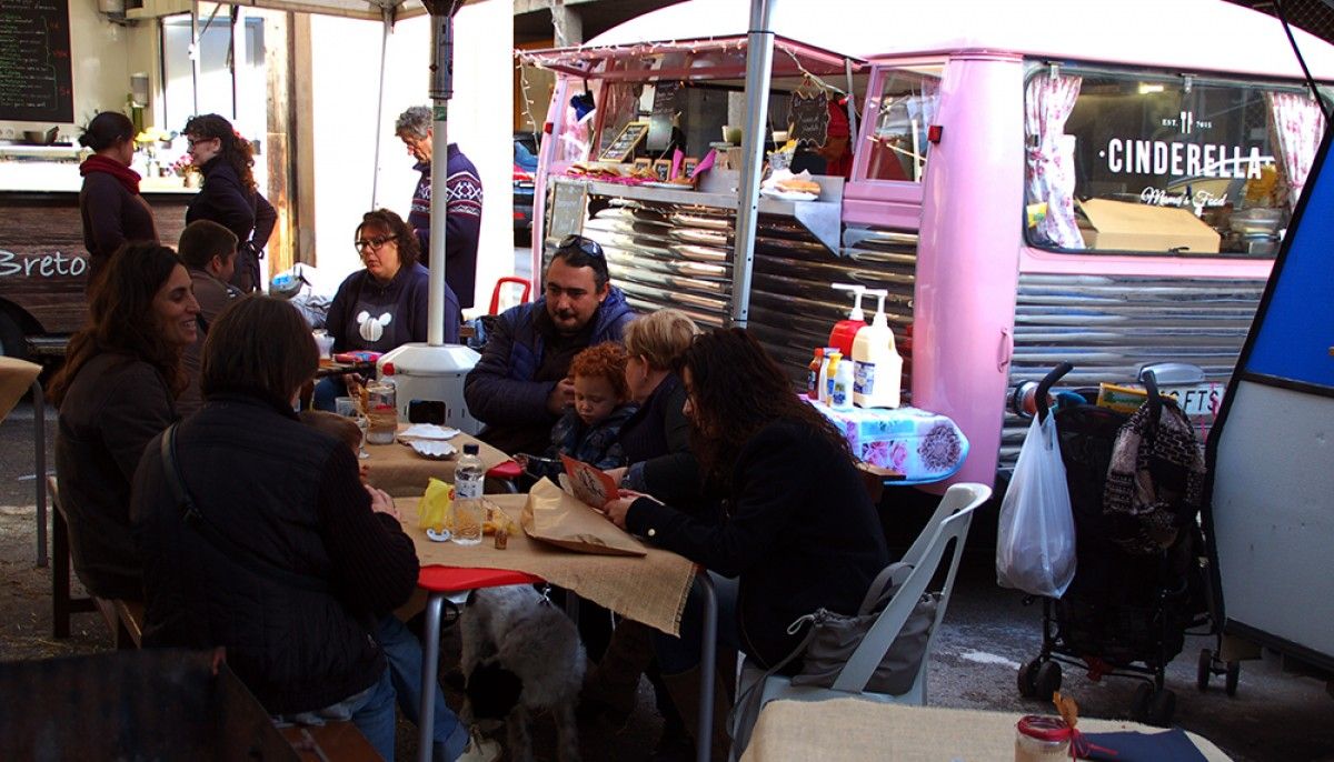 La zona de food trucks de La Paradeta dels Castellers de Berga