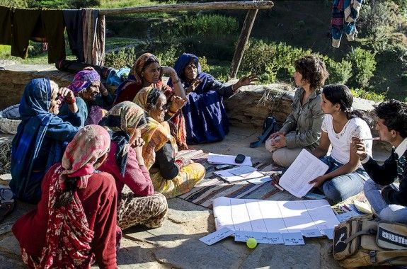 Des de les mares fins a les filles petites treballen per a crear estratègies d'adaptació als canvis ambientals a l'Índia.