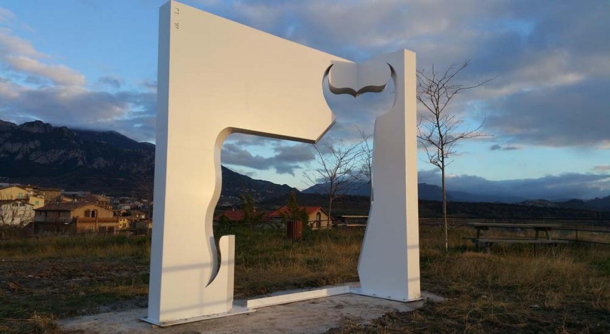 Nou monument a Avià.