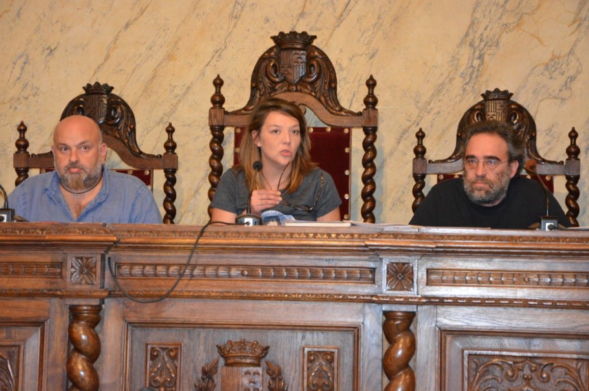 Montse Venturós al debat polític d'aquest dijous, al costat de Francesc Ribera i Oriol Camps, ambdós tinent d'alcalde.