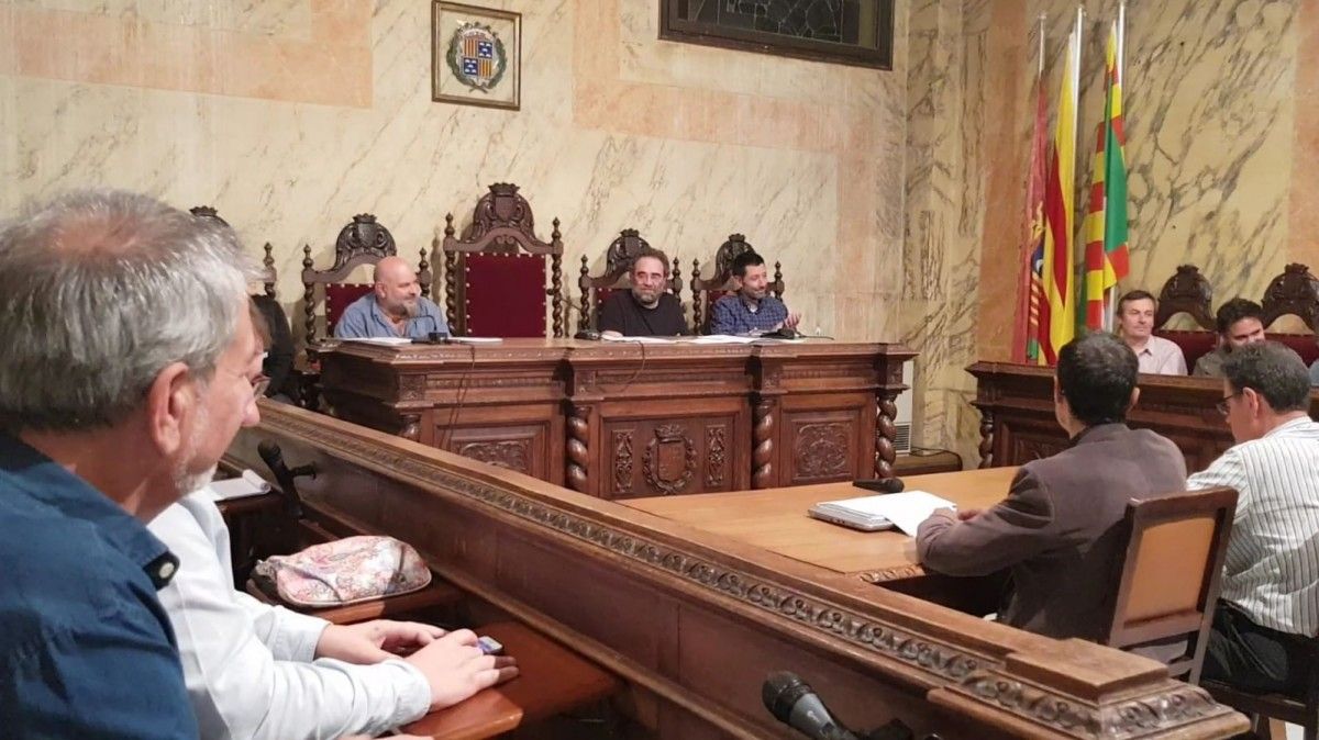 El plenari de Berga amb la cadira buida de Montse Venturós.