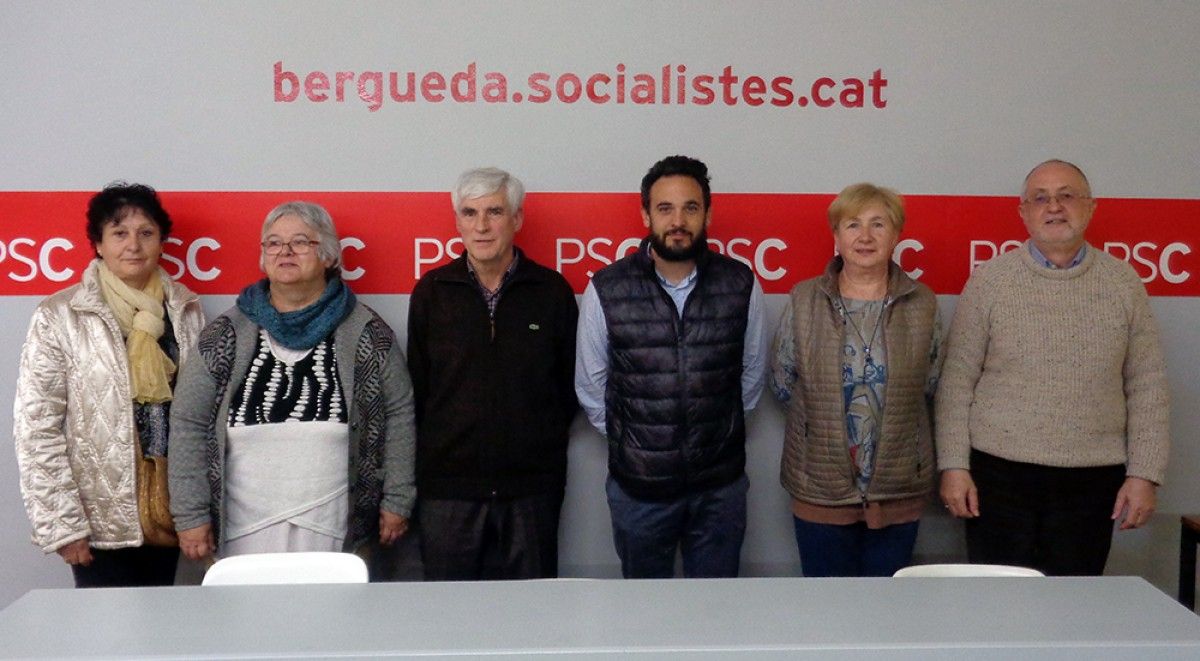 El  nou primer sectretari del PSC al Berguedà, amb membres de la candidatura. 