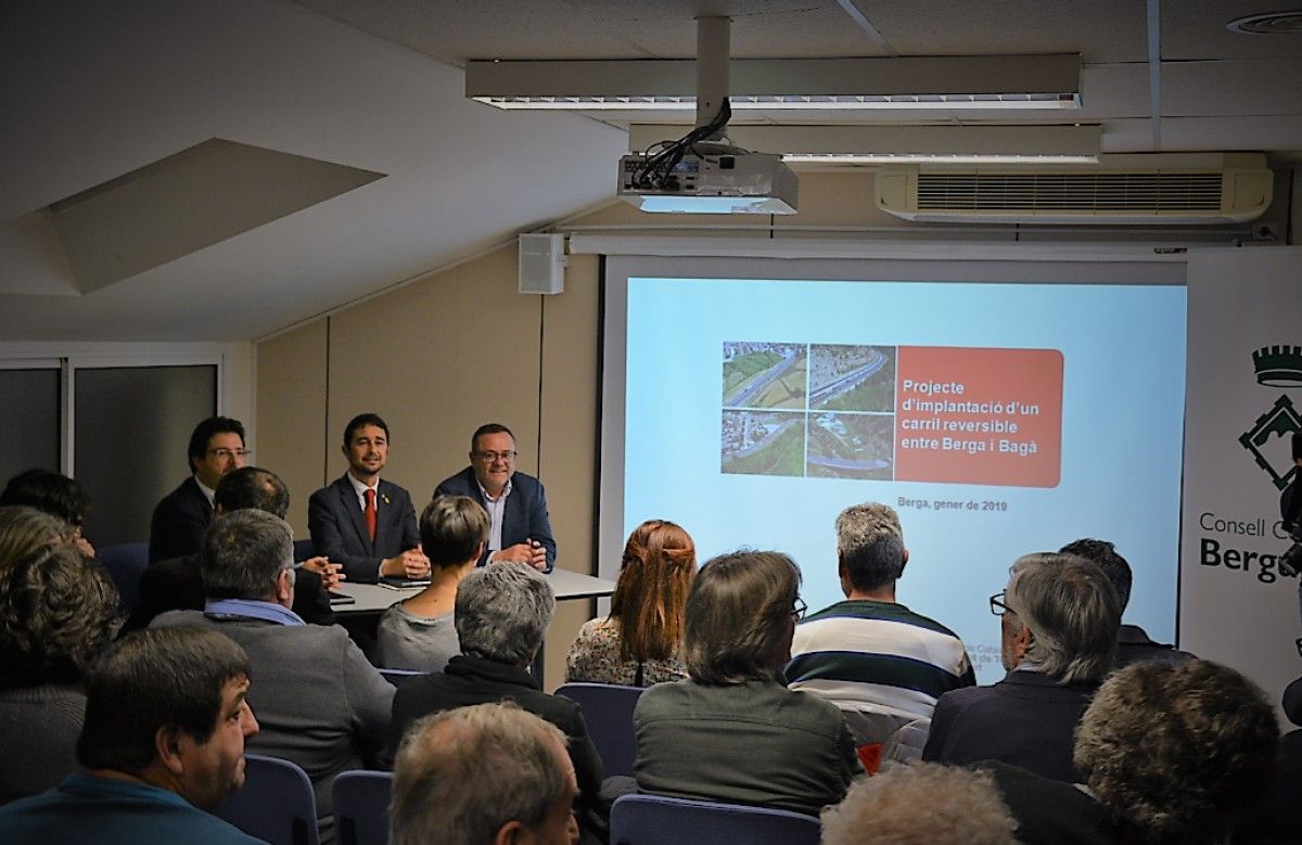 Damià Calvet s'ha reunit amb els alcaldes del Berguedà per presentar-los el projecte d'ampliació de la C-16.