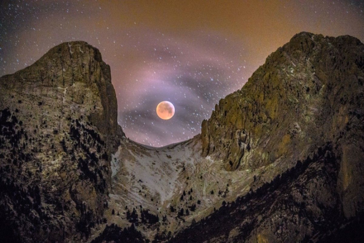 Eclipsi de superlluna al Pedraforca.