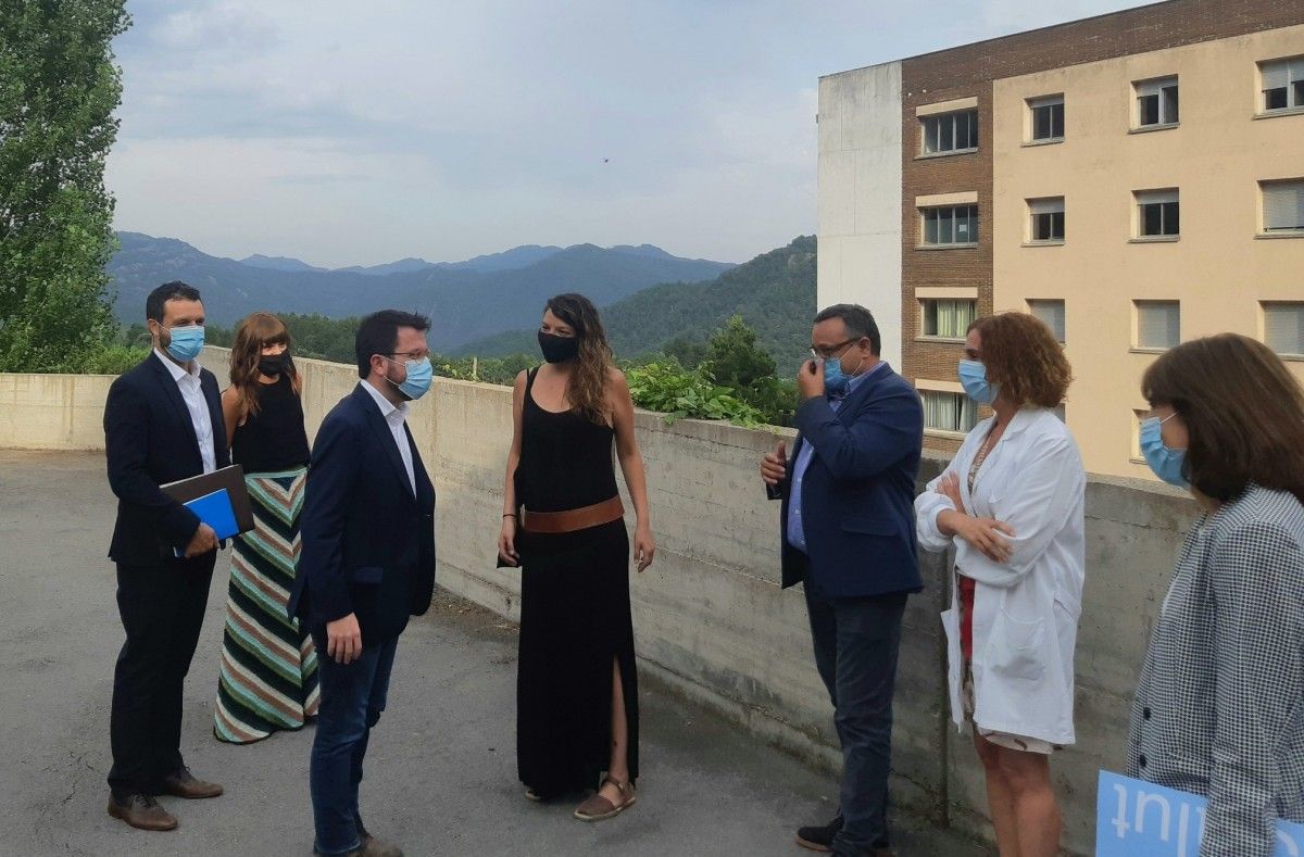 El vicepresident Pere Aragonès en la visita a l'hospital comarcal.
