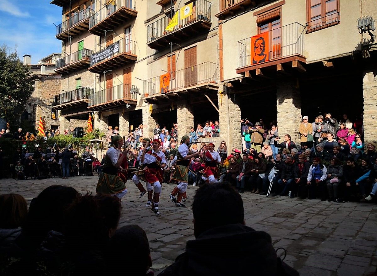 Actuació de l'Esbart Cadí durant la Festa de l'Arròs de Bagà, el passat diumenge al migdia.