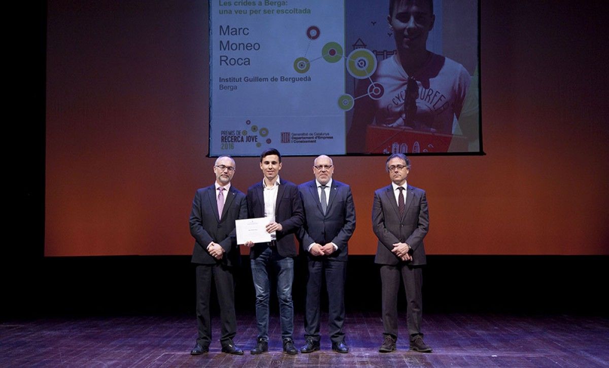 Marc Moneo recollint el Premi Recerca Jove