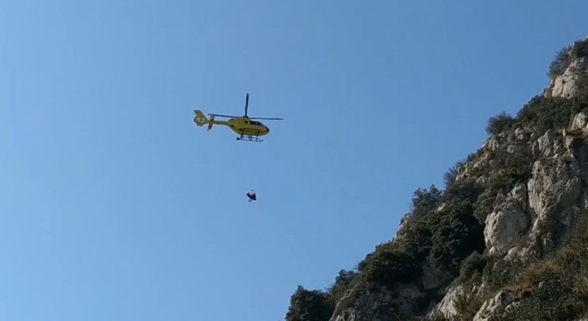 Rescat d'un escalador amb helicòpter dels GRAE.