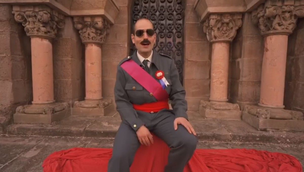 La colla del Bigoti presenta espot carnavalesc amb una paròdia de Franco. 