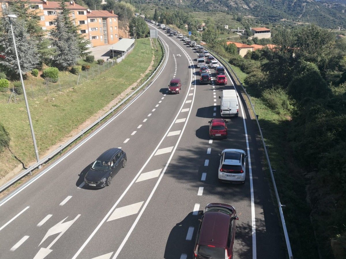 Cues de fins a 15 quilòmetres a la C-16, entre Gironella i Cercs.