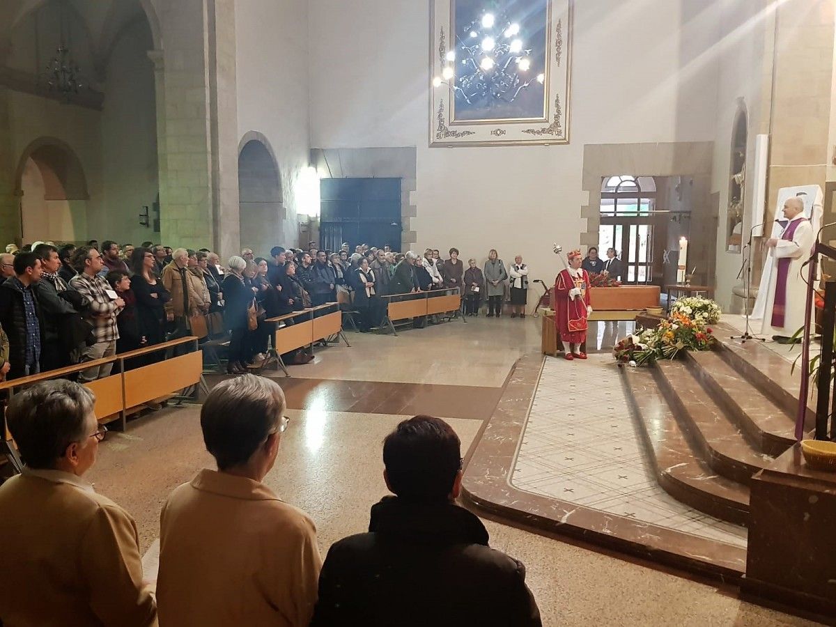 L'església de Santa Eulàlia s'ha omplert a vessar amb motiu del funeral d'Agustí Ferrer.