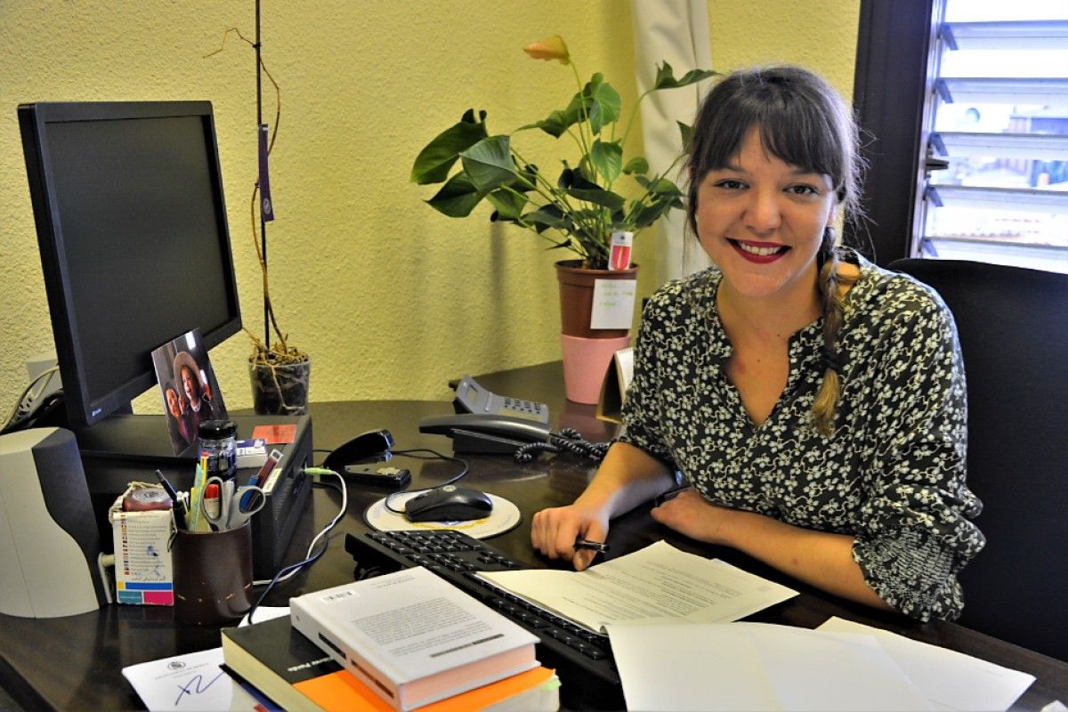 L'alcaldessa Montse Venturós al seu despatx.