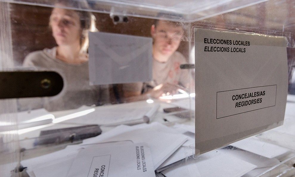 Una urna de les eleccions municipals del 2015 (arxiu). 