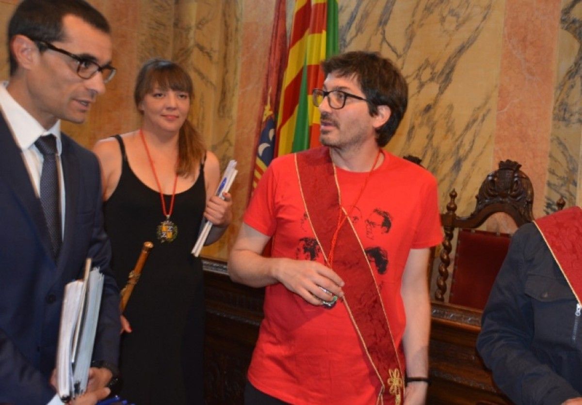 L'alcaldessa Montse Venturós i el portaveu d'ERC, Ramon Camps, en el ple de constitució de l'Ajuntament de Berga l'any 2019 (arxiu).