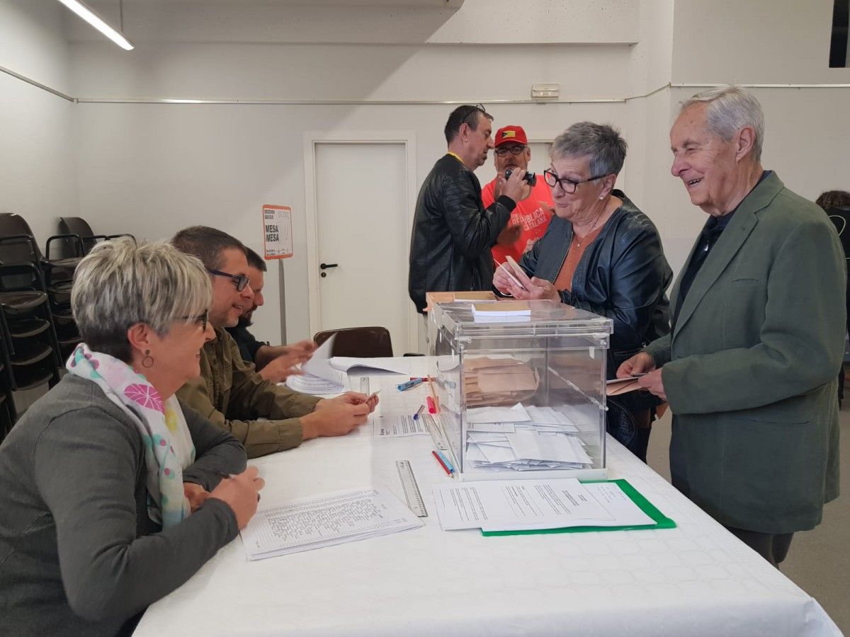 Votants en un col·legi electoral de Berga.