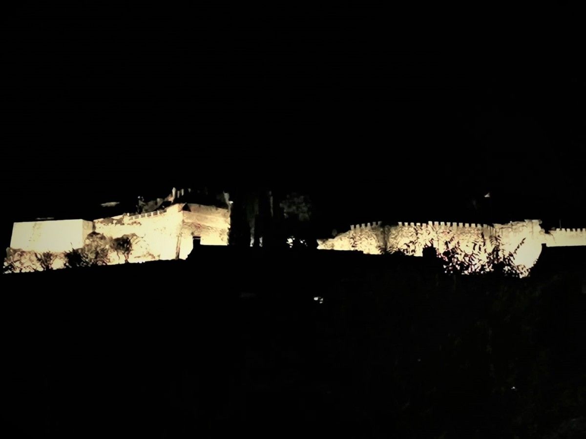 La nova il·luminació del Castell de Berga des de la zona de la Rasa dels Molins de Berga.