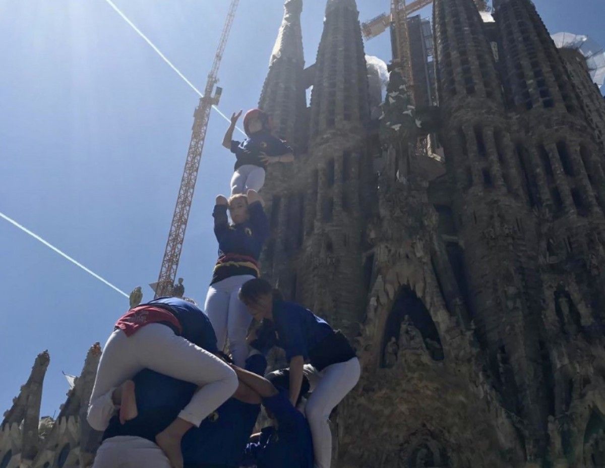 Castellers de Berga davant la Sagrada Família.