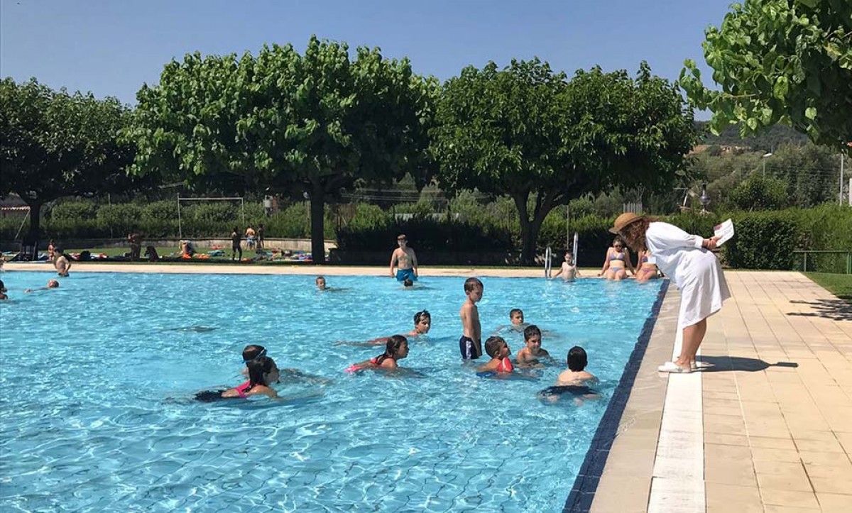 Consells de prevenció de càncer de pell a la piscina de Gironella. 