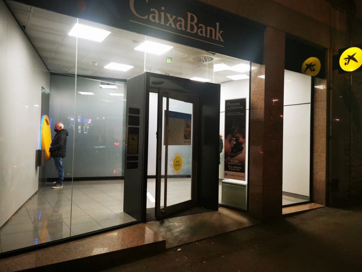 CaixaBank tanca l’oficina que tenia al passeig de la Indústria, que mantindrà operatiu el caixer automàtic.