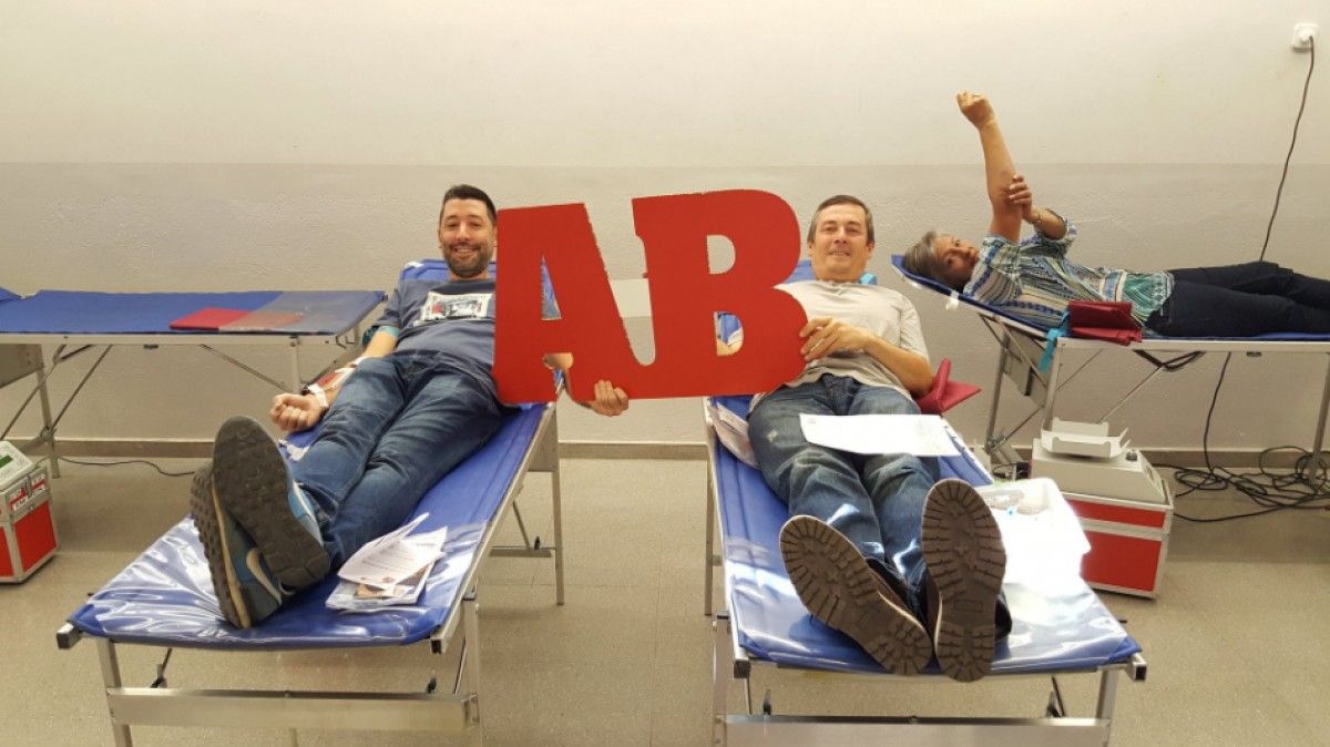 Regidors de l'Ajuntament de Berga, donant sang a la Marató d'aquest dijous. 