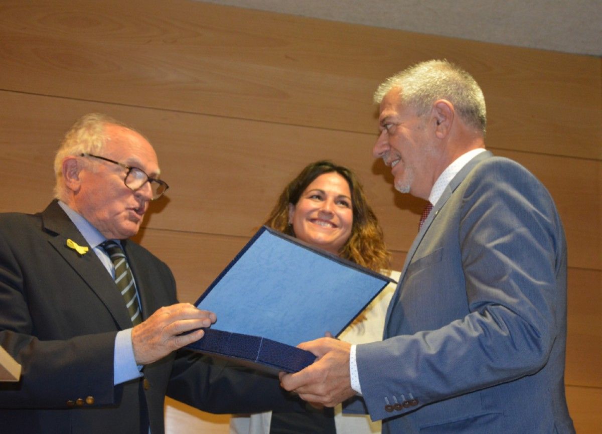 El conseller comarcal Francesc Xavier Francàs ha recollit el guardó Berguedà Mediambiental.