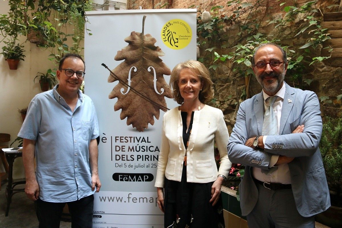 La consellera de Cultura, Mariàngela Vilallonga, amb el director del FeMAP, Josep Maria Dutrèn (esquerra) i el secretari general del departament de Cultura, Francesc Vilaró