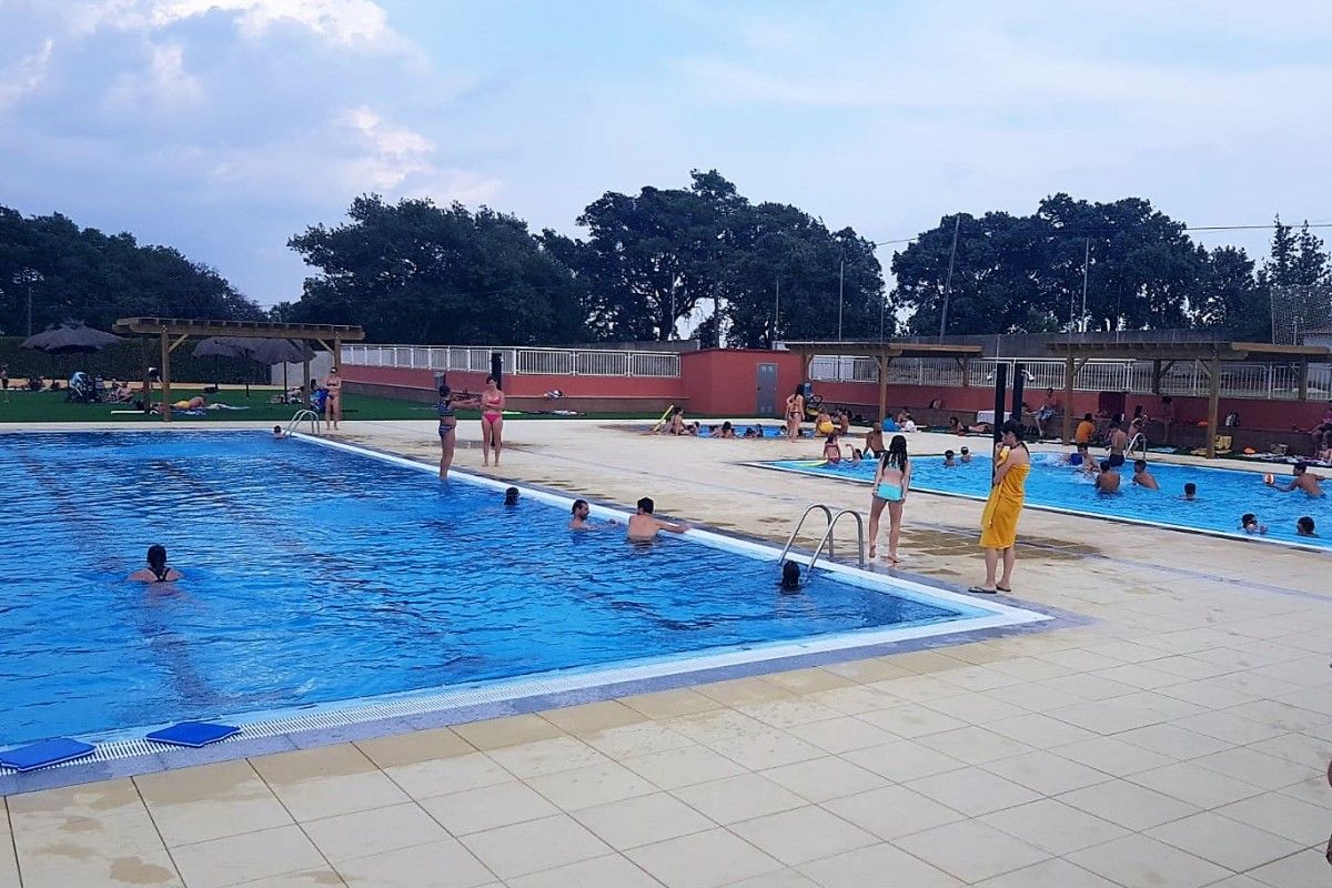 Casserres ha remodelat les instal·lacions de la piscina municipal.