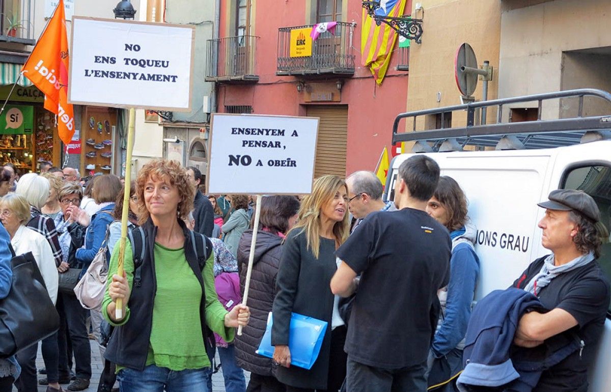 Manifestants a Berga en la concentració de defensa de l'educació pública. 