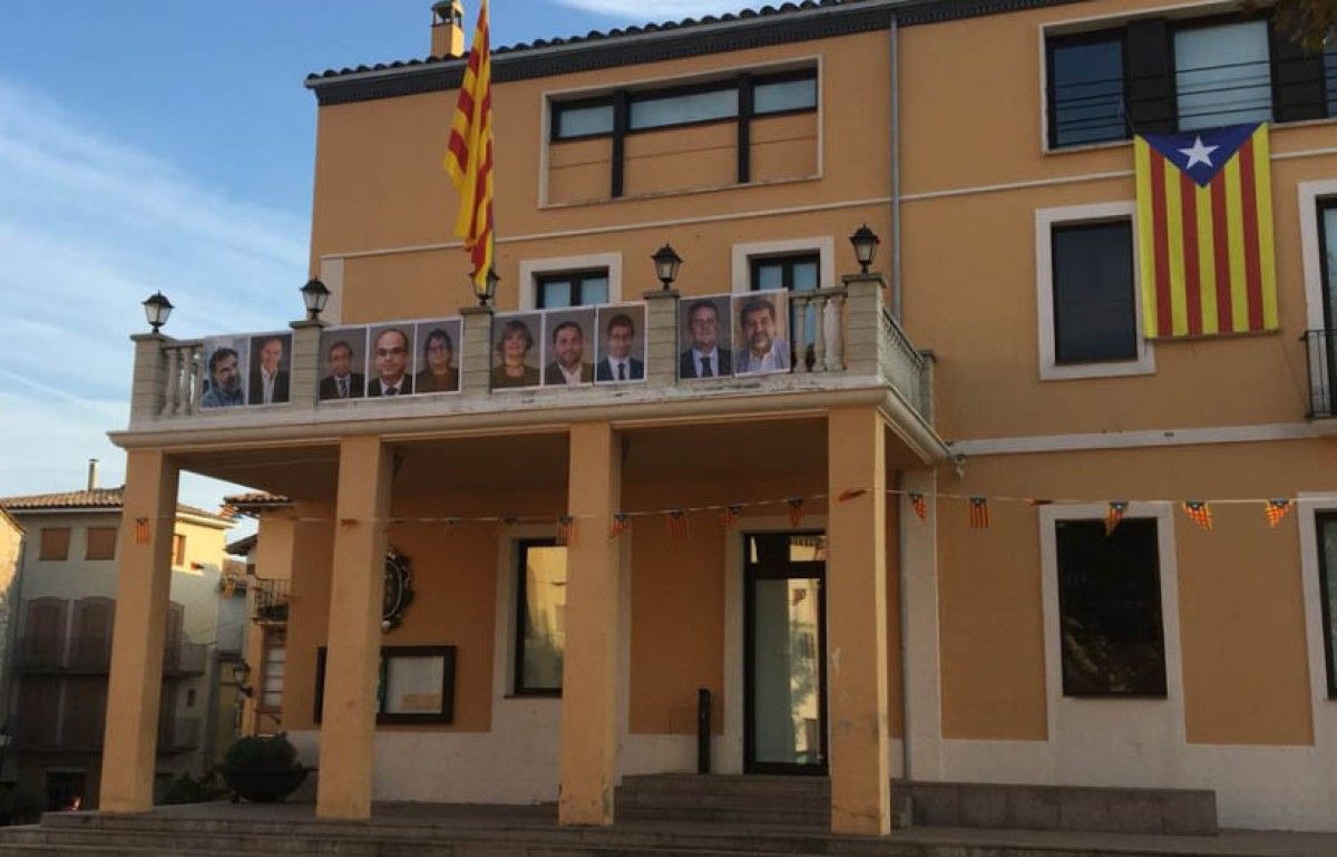Imatge dels presos polítics a l'Ajuntament de Gironella. 