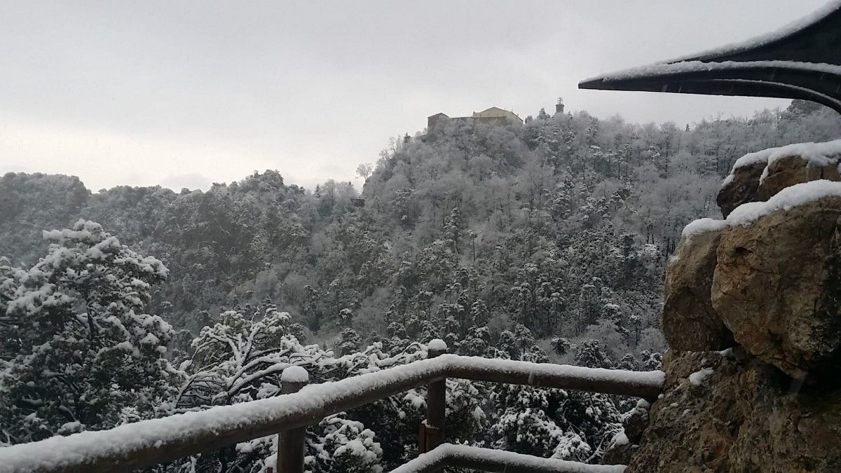 La neu emblanquina els paisatges del Berguedà