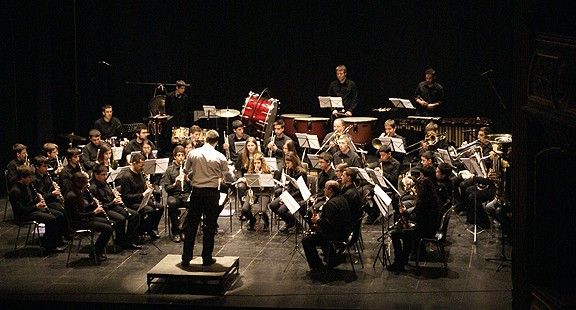 La Banda de l'Escola Municipal de Música de Berga a l'escenari del Teatre Conservatori