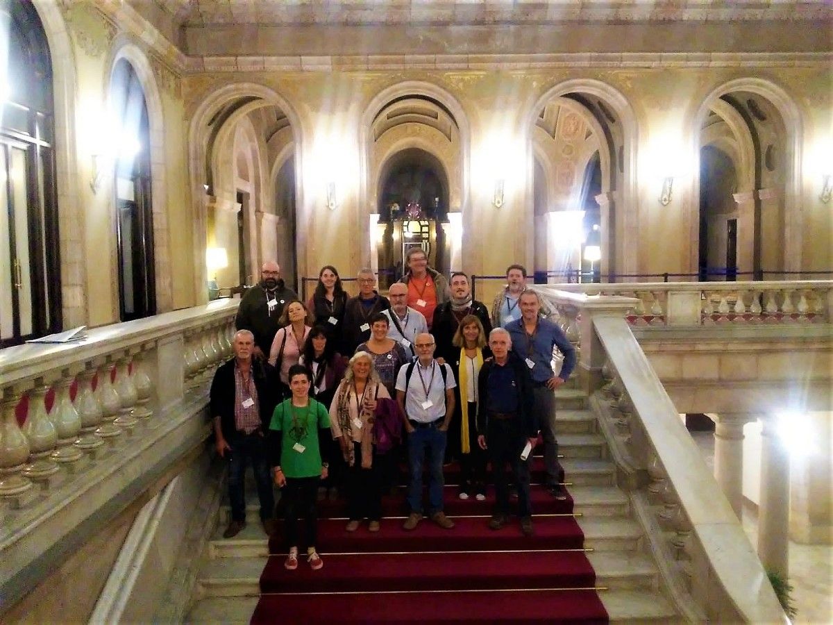 Participants a la reunió d'aquest dimecres a les escales del Parlament.