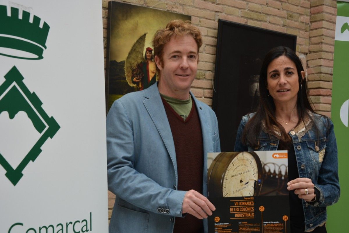 La consellera comarcal Araceli Esquerra i el director del Museu de la Colònia Vidal, Jordi Vidal.