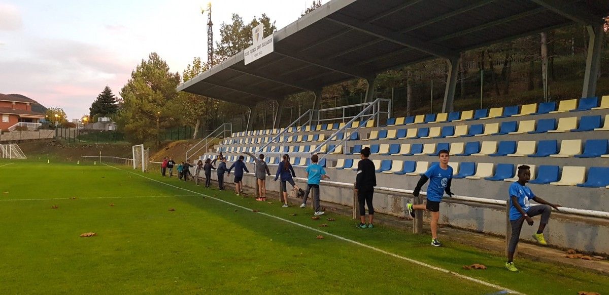 Entrenaments del JAB al camp de futbol de Sant Jordi de Cercs.