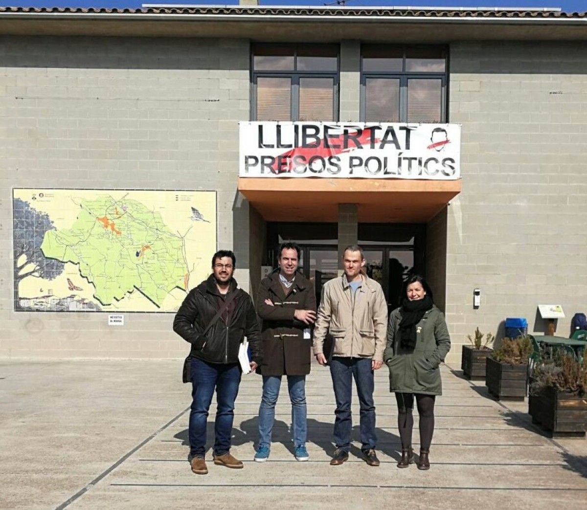 Els diputats al Parlament Ferran Civit, Adriana Delgado i Francesc Viaplana han visitat Avià. A la foto, amb Josep Subirana.
