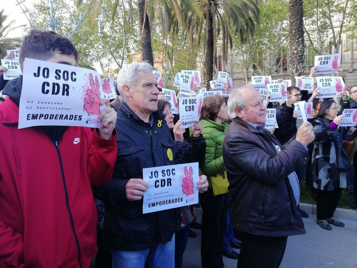 Acte conjunt dels CDR i Alerta Solidària a Barcelona per denunciar l'estratègia repressiva de l'Estat.