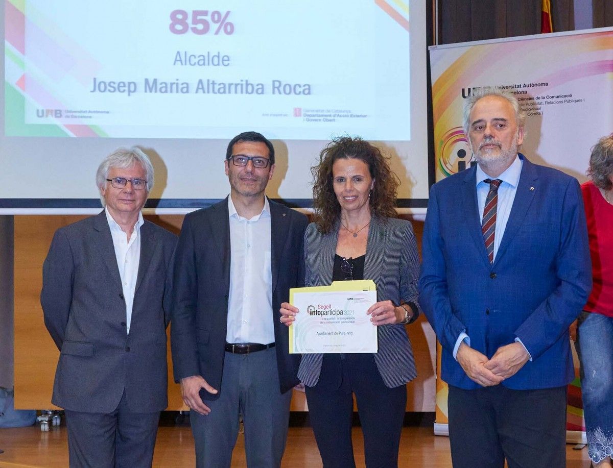 La regidora de Comunicació, Rosa Garcia, ha recollit el premi a la UAB