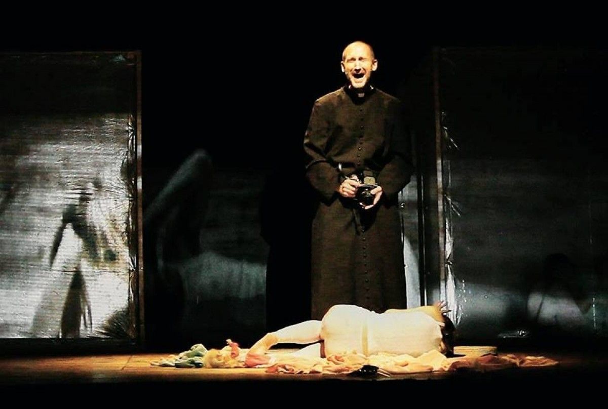 Imatge de l'obra «Nínidress» de Tràfec Teatre. 