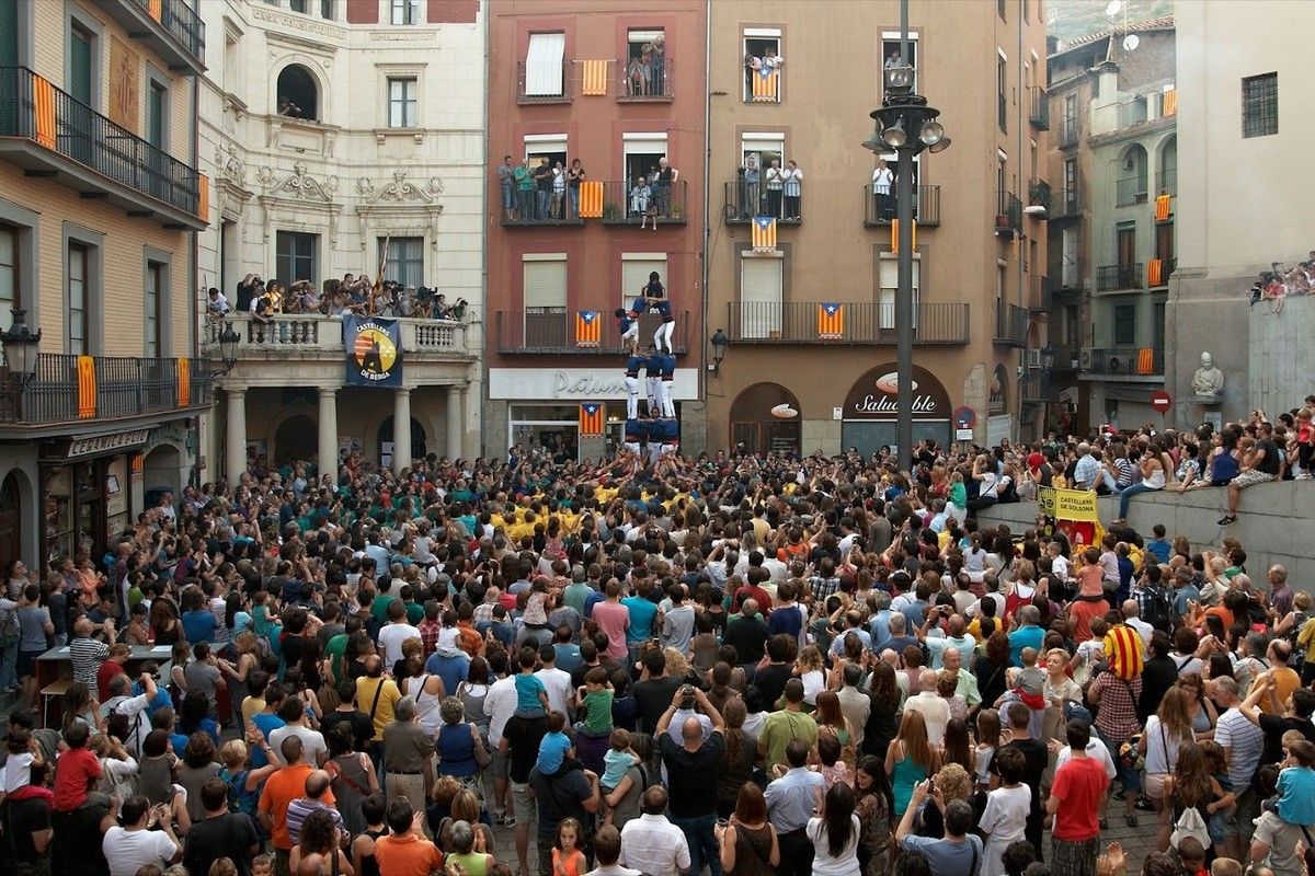 Primera actuació dels Castellers de Berga a la plaça de Sant Pere, el 2012.