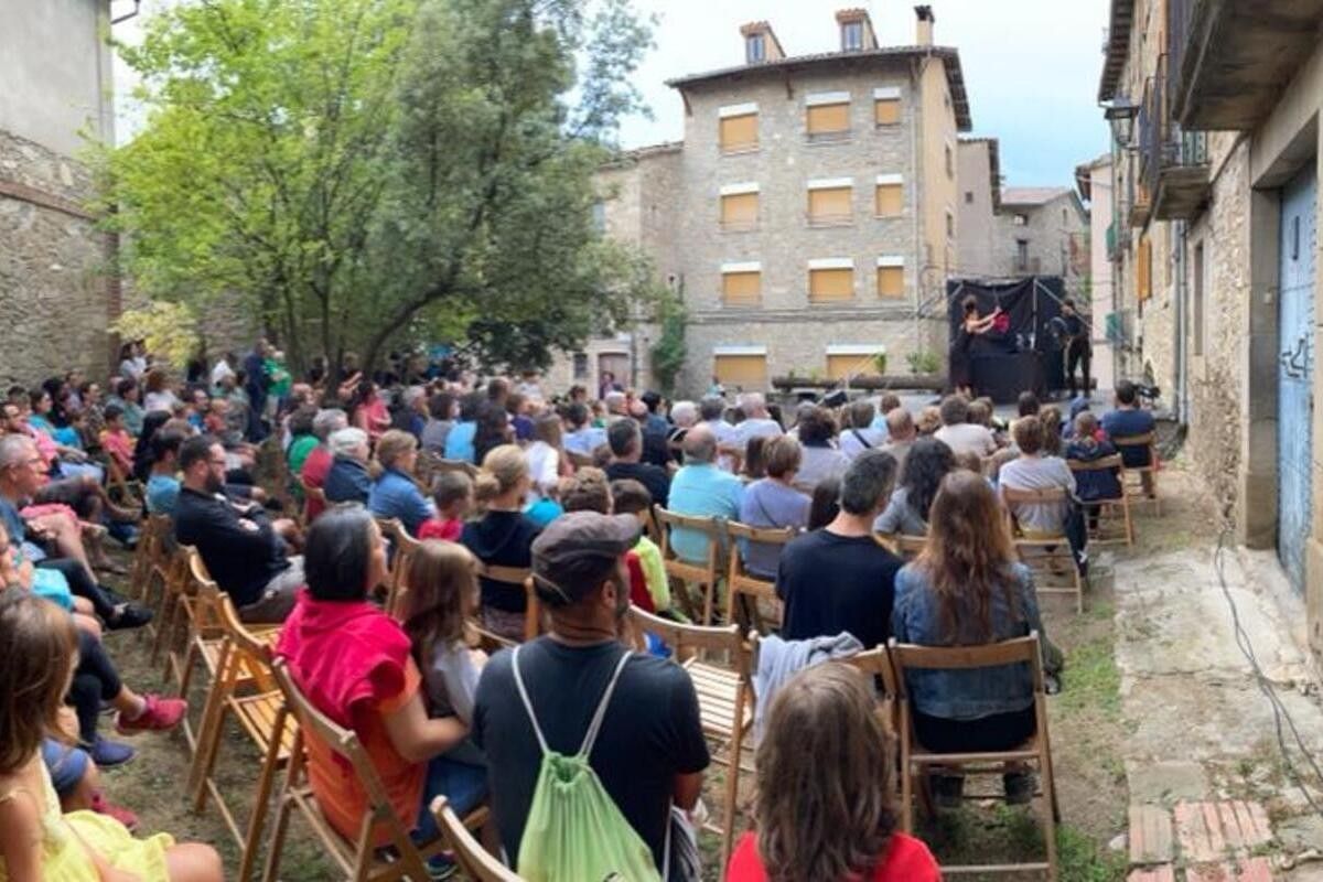 El públic durant un espectacle del festival TIFA a Borredà