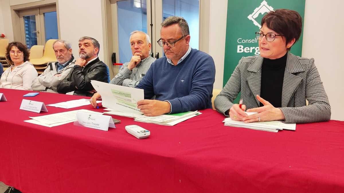 Josep Lara i Anna Maria Serra, detallen el pressupost del Consell Comarcal als alcaldes i alcaldesses