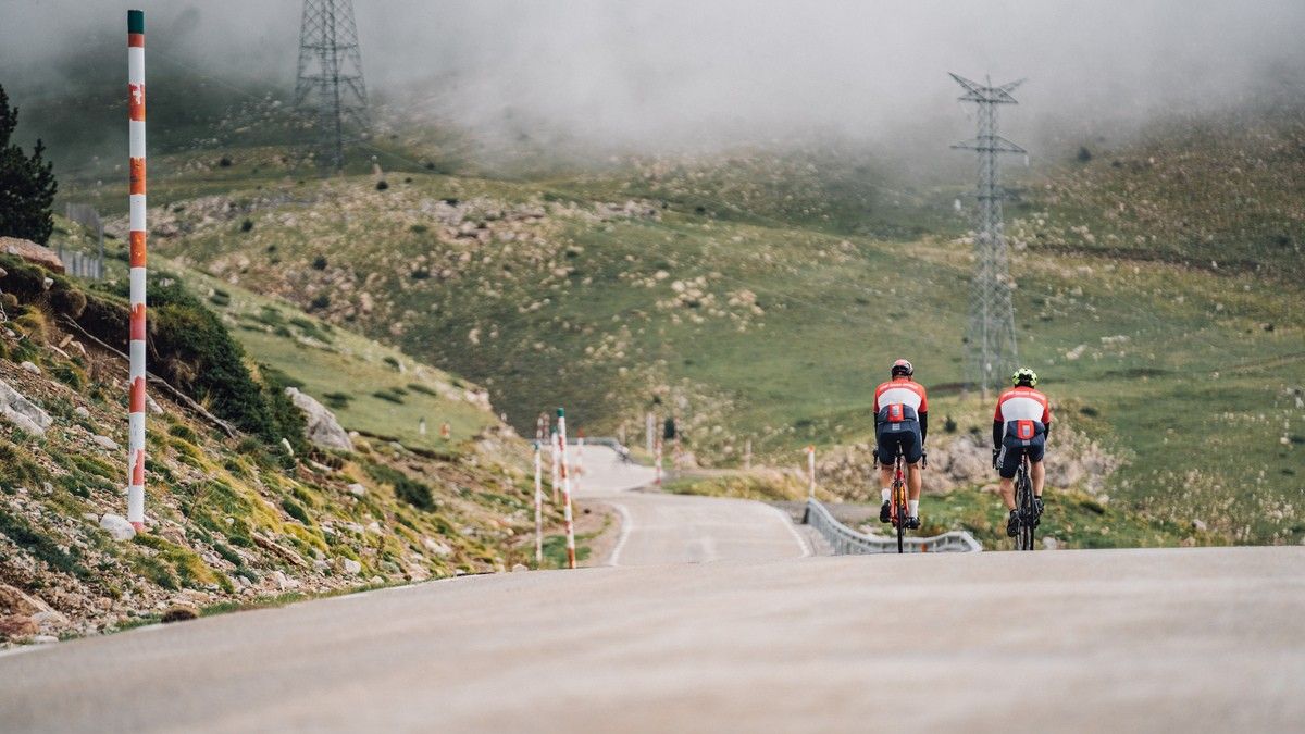 Dos dels participants en el Berguedà Bike Day al Coll de Pal