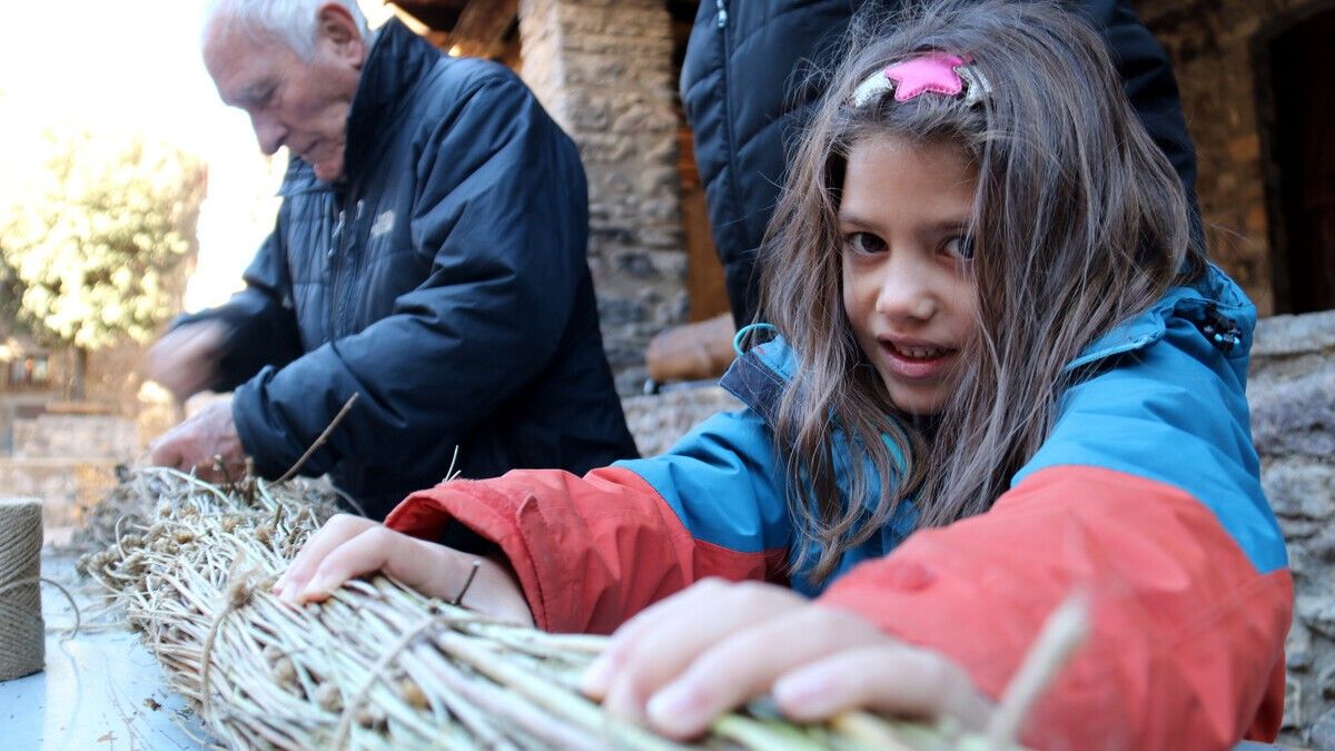 L'Ania, de 5 anys, és una de les nenes que cremarà la faia des del balcó de l'Ajuntament