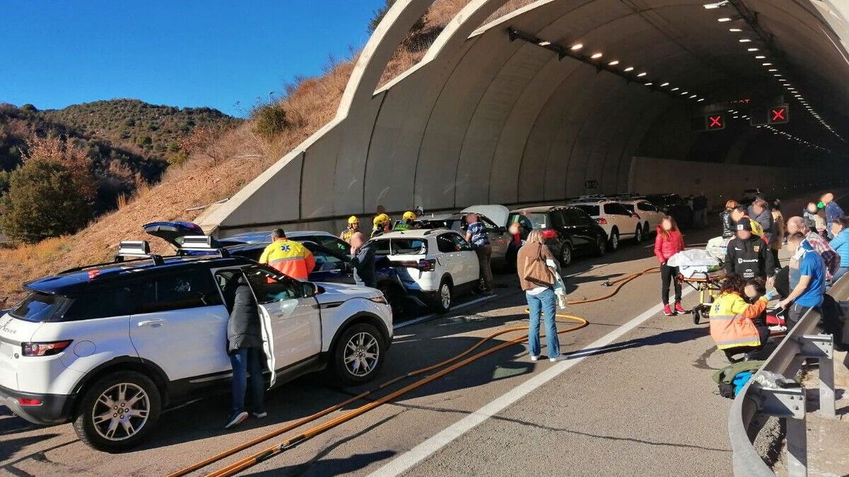 Un total de 12 vehicles han impactat al túnel de Casserres (El Guixaró)