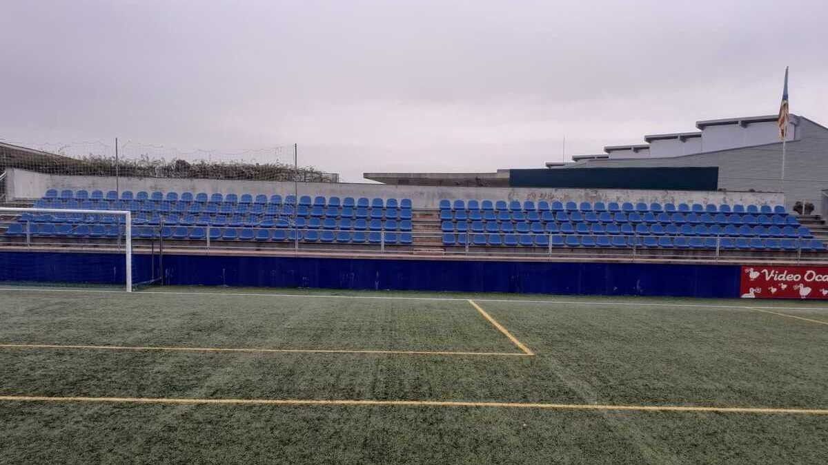 L'aspecte de la graderia renovada del camp de futbol municipal Alfons Gonfaus